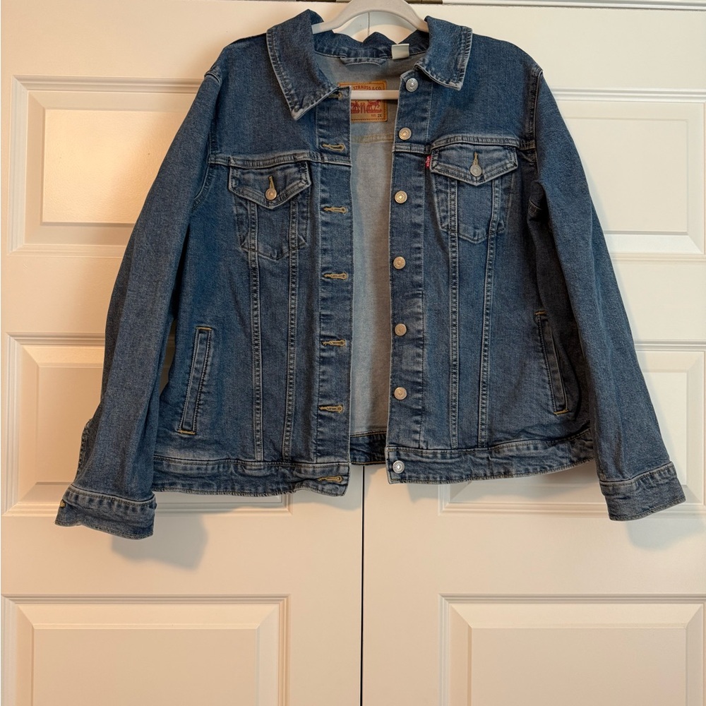 NEVER WORN Levi's Women’s Classic Blue Jean Jacket
